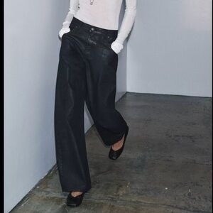 Zara Black Barrel low rise size 6